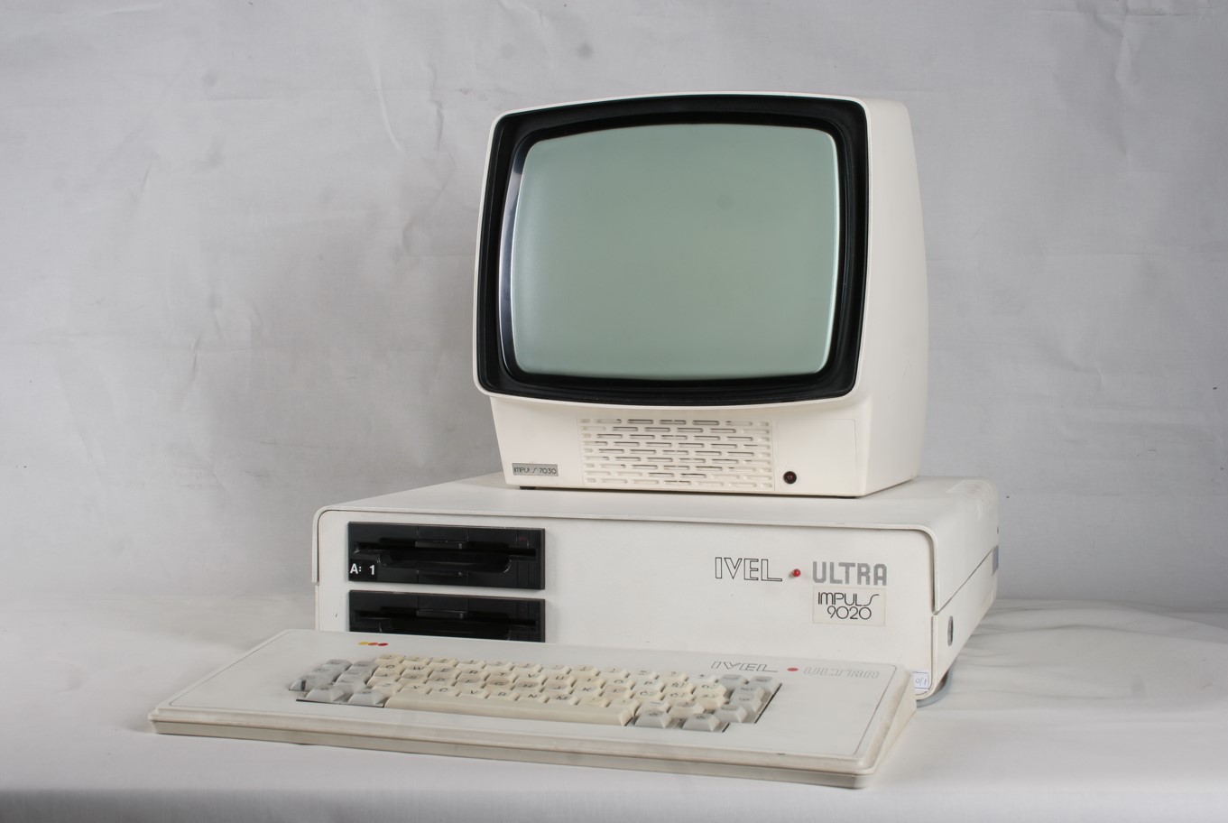 Mikroračunalo u obrazovanju Ivel Ultra / Impuls 9020, Hrvatska, 1985., HŠM 40020