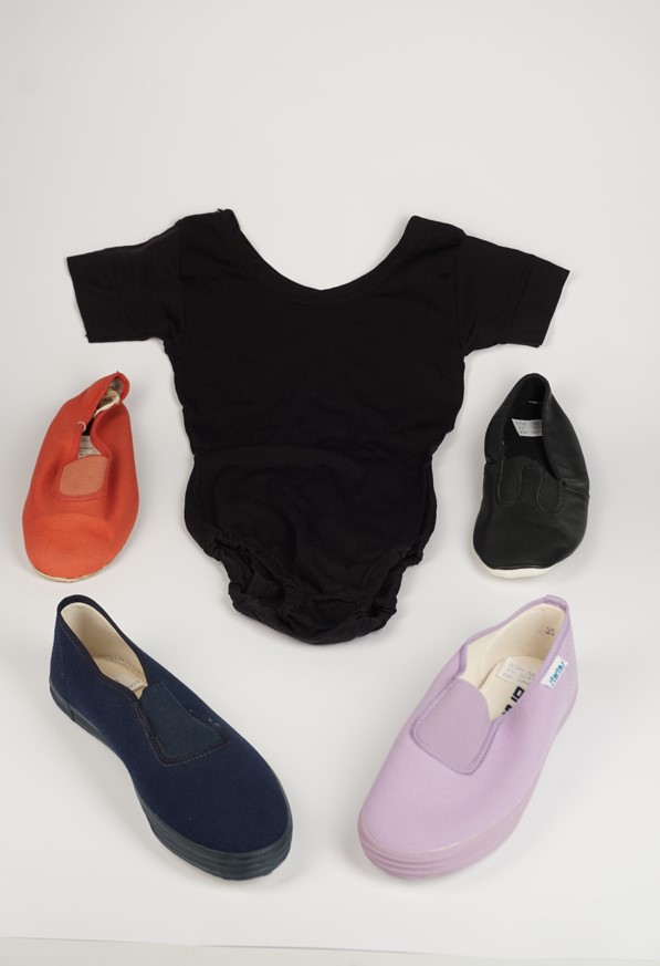 Oprema za tjelesni Dres (HŠM 50732); Cvićke – školske papuče (HŠM 38589 i 38590), Borovo, Hrvatska, 2. pol. 20. st.; Cvićke – školske papuče (HŠM 38591), Borovo, Hrvatska, 2016. god.