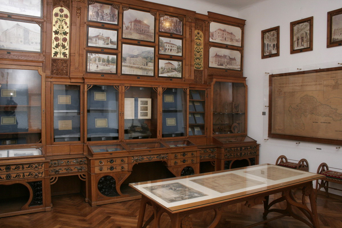 „Pariška soba”, kulturno-povijesna cjelina kojom se školstvo Kraljevine Hrvatske i Slavonije predstavilo na Svjetskoj izložbi u Parizu 1900., muški ručni rad