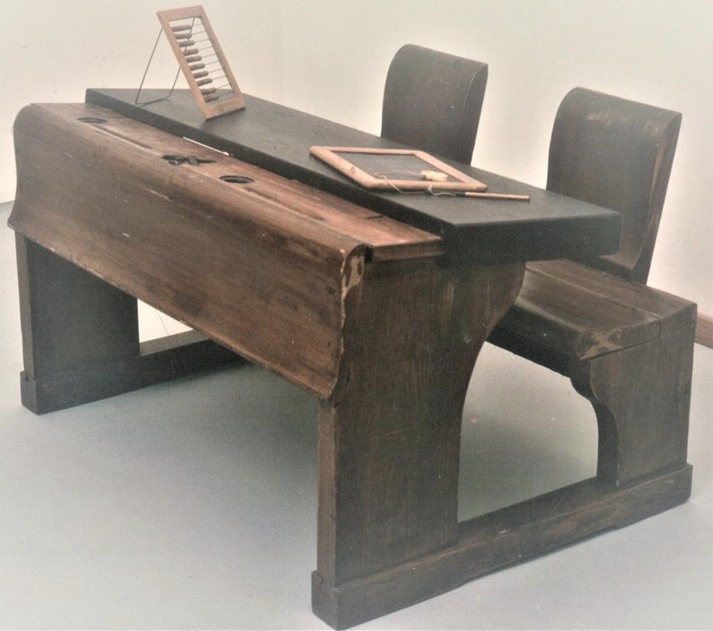 Školska klupa s pomičnom pločom i dva pomična sjedala, Hrvatska, kraj 19. st. HŠM Mp 4585